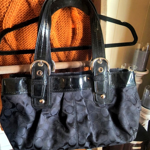 Coach Aurhentic Print and Patent tote. - Picture 1 of 3